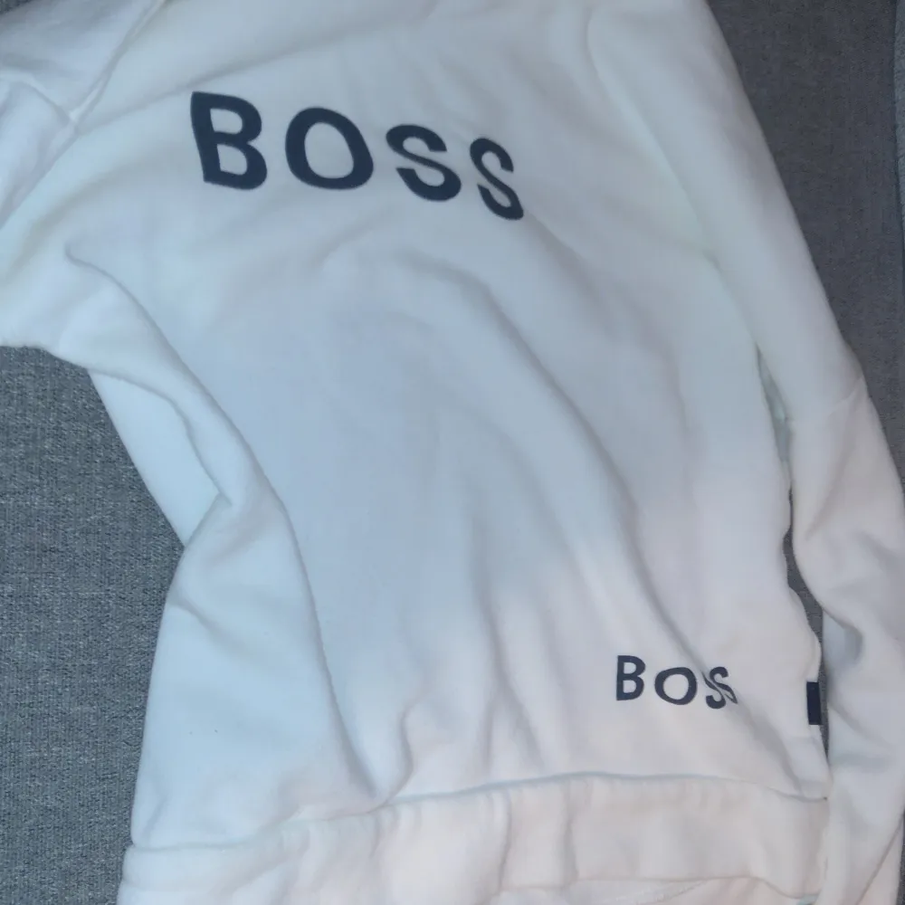 Riktigt fet äkta Hugo boss Hoodie och är ny. Hoodies.