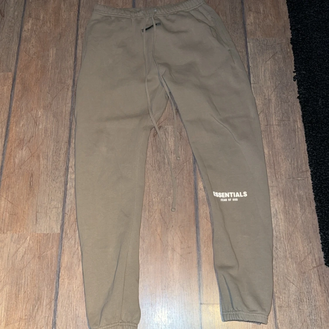 Essentials byxor 