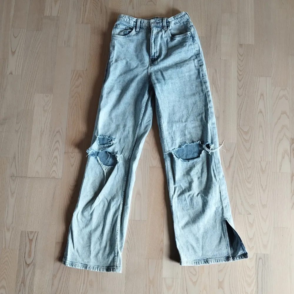 Ljusblåa jeans ifrån H&M • bra skick. Jeans & Byxor.