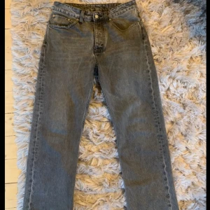 Hope Rise - Väldigt fina jeans jag säljer då jag vuxit ur dem. Skicket på jeansen är bra. Bara att höra av sig vid funderingar✌🏼 