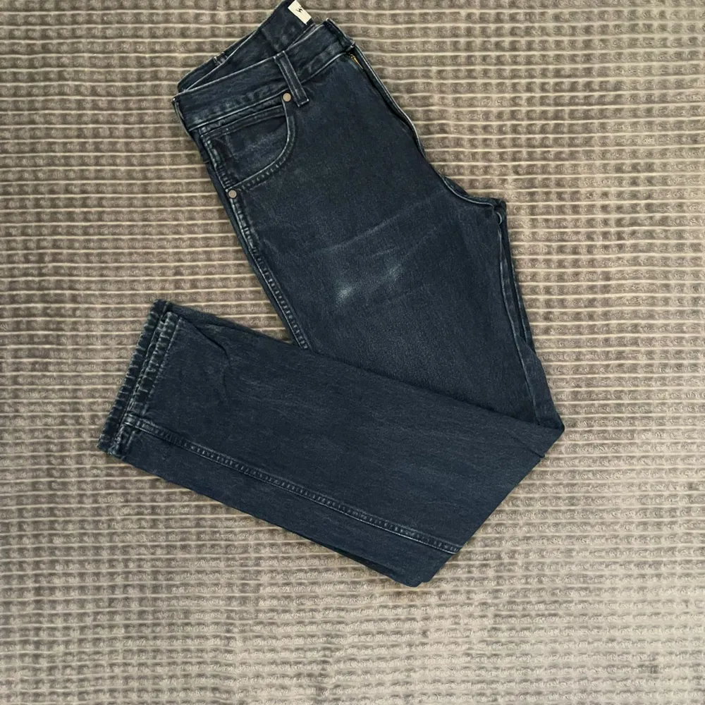 Nypris 1000, säljer för 400. Storlek W30 x L34. Perfekt för dig som är lång och smal.. Jeans & Byxor.