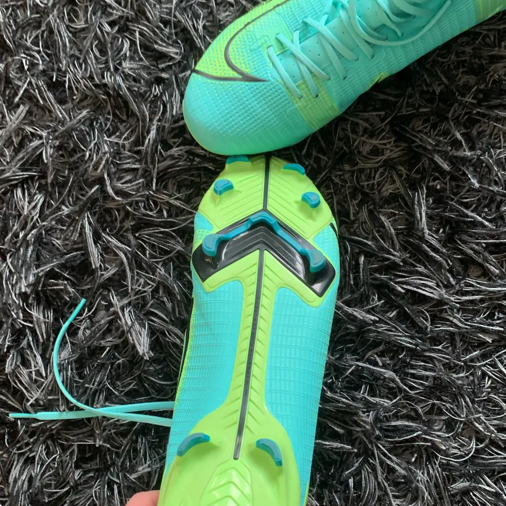 2 år gamla nike mercurial skor. Inte använda då när jag köpte dom var dom för små. Skor.