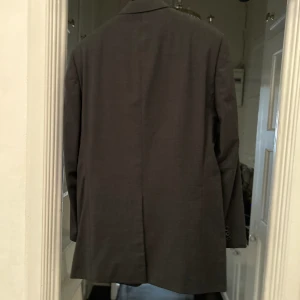 Boss kostym, mgrå, stl 50 - Stl 50, knappt använd, mörk antracit, enkelknäppt 