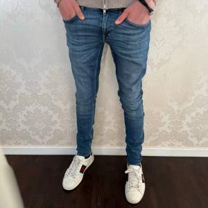 Tiger of Sweden jeans i bra skick | sitter skinny | modellen är 184cm och väger 67kg | INGA BYTEN 