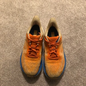 Hoka Clifton 9 - Hoka clifton 9 välanvända  Pris kan diskuteras  