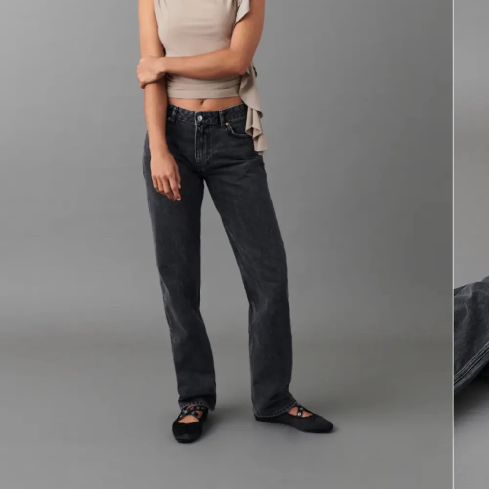 Low waist jeans från Gina, storlek 40💕. Jeans & Byxor.
