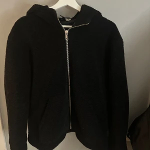 Teddyjacka - Köpt på plick, säljer för den ej kommer till användning.  