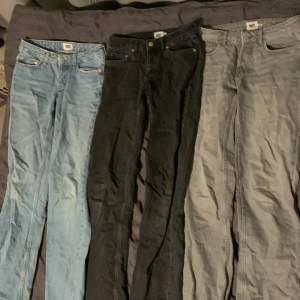 Säljer tre jeans från lager 157 dom är väl använda men fotfarande ett bra skick💙kostar 175kr styck 
