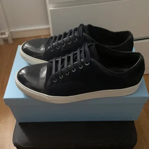 Lanvin - Säljer Lanvin i väldigt fint skick storlek 45