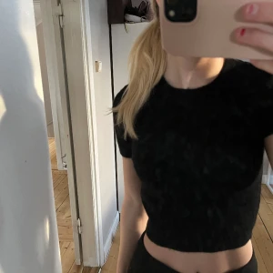 Svart alpacka ull tröja - Perfekt skick, prislapp fortfarande på. Originalpris är 299 kr