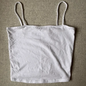 Kort linne från H&M - I fint skick då den knappt är använd. 