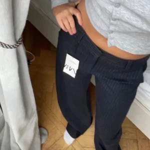 Zara kostymbyxor  - Säljer mina randiga kostymbyxor från zara🥰🙌🏼