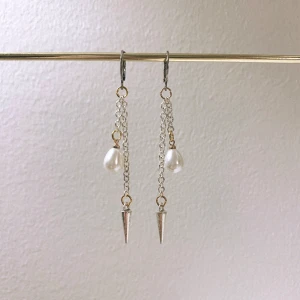 Fanny Earrings - Fina och trendiga örhängen! 