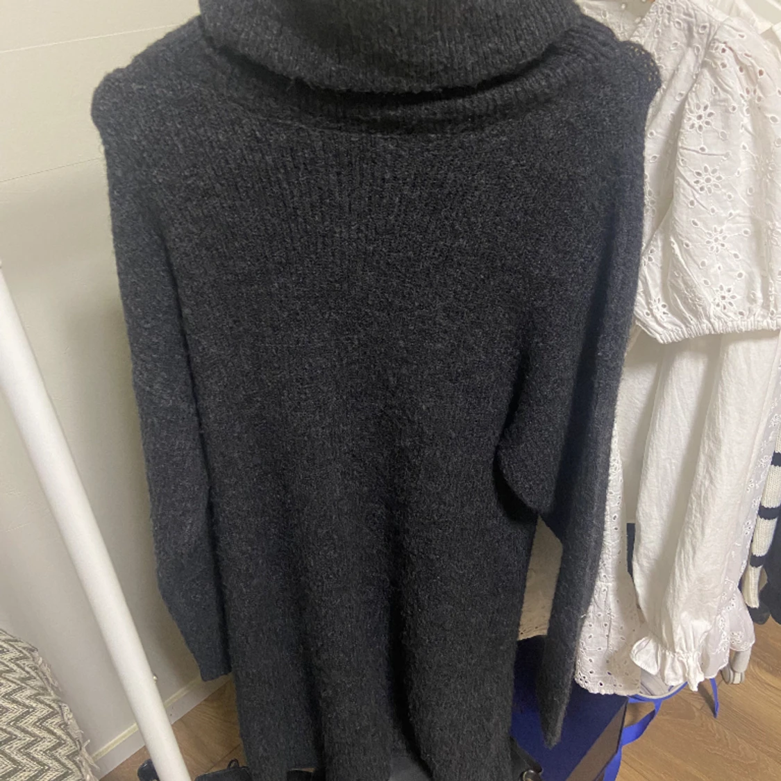 Stickad svart klänning  - 90