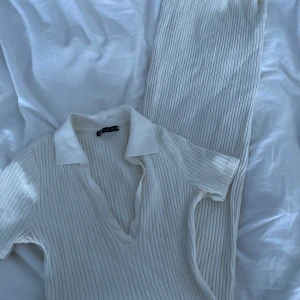 Zara klänning - sommar25 - Jätte fin zara klänning i mycket bra skick eftersom att den bara är använd fåtal gånger pga inte min stil🧡