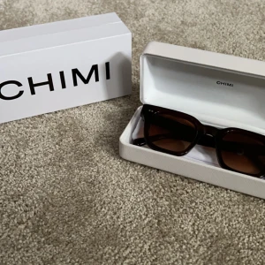 Chimi 04 Brown - Säljer mina 04 i färgen brown i ny skick då de ej kommer till användning. Kan eventuellt diskutera om priset vid snabb o smidig affär😄 ha de bäst😝