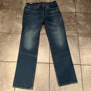 Levis jeans/ 514 - Säljer dessa Levis jeans i storleken W31 L32 då de inte kommer till användning. Andvända 1-2 gånger. Ny pris Ca 1200 Mitt pris 400
