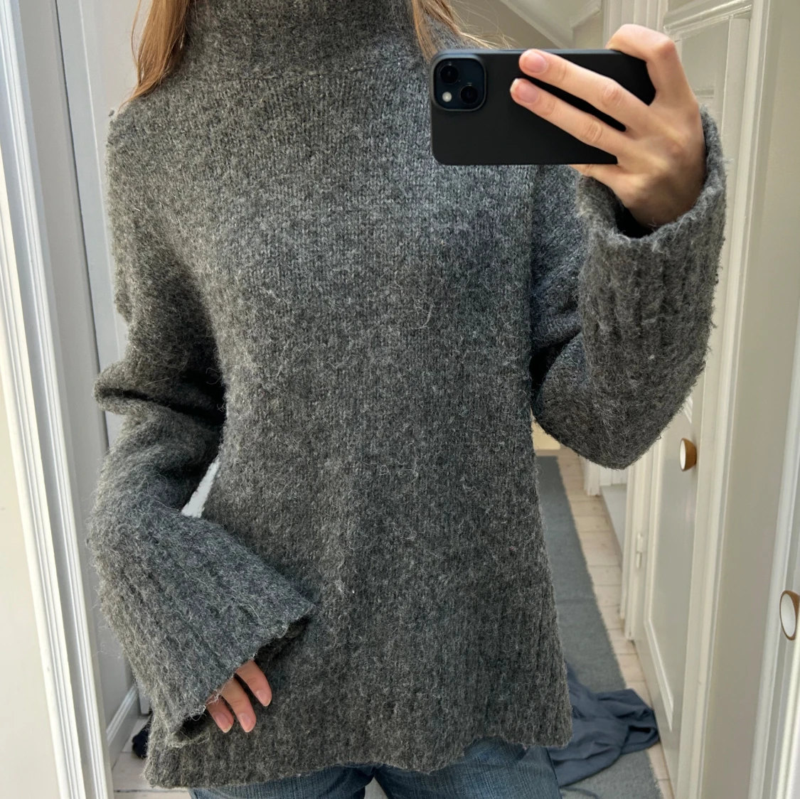 Grå stickad tröja