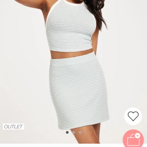 Sommarkjol ifrån Nelly💚 - Säljer en otrolig skön sommarkjol ifrpn Nelly🤍använd en gång💚