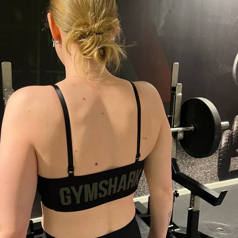 Super fin gymshark bh som är i bra skick 💞. Toppar.