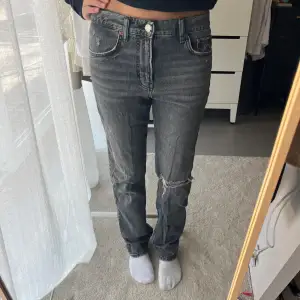 Perfekta raka jeans från Zara! De är strl 38 men passar 36.😍