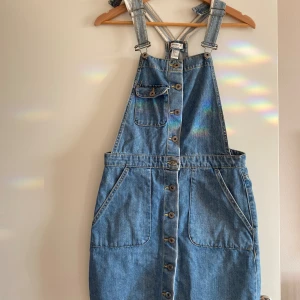 Jeansklänning - Cool jeansklänning. Köpare står för frakten✨