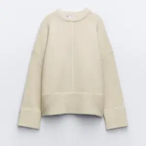 Säljer denna jättefina Zara tröja då den inte riktigt kommer till användning ❤️Knappt använd 