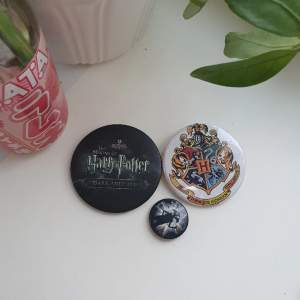 Harry Potter pins  5 kr styck eller alla för 10☺️