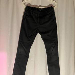 Ett par svarta jeans av märket lab industries  Strl 158 Skick 7/10