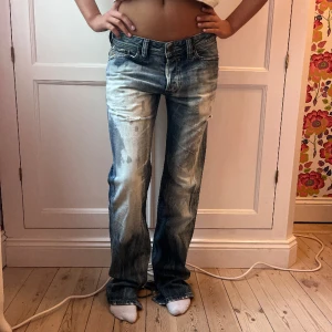 Jeans!  - Sjukt coola och snygga jeans!  MIDJEMÅTT: 84cm INNERBENSLÄNGDEN:84cm