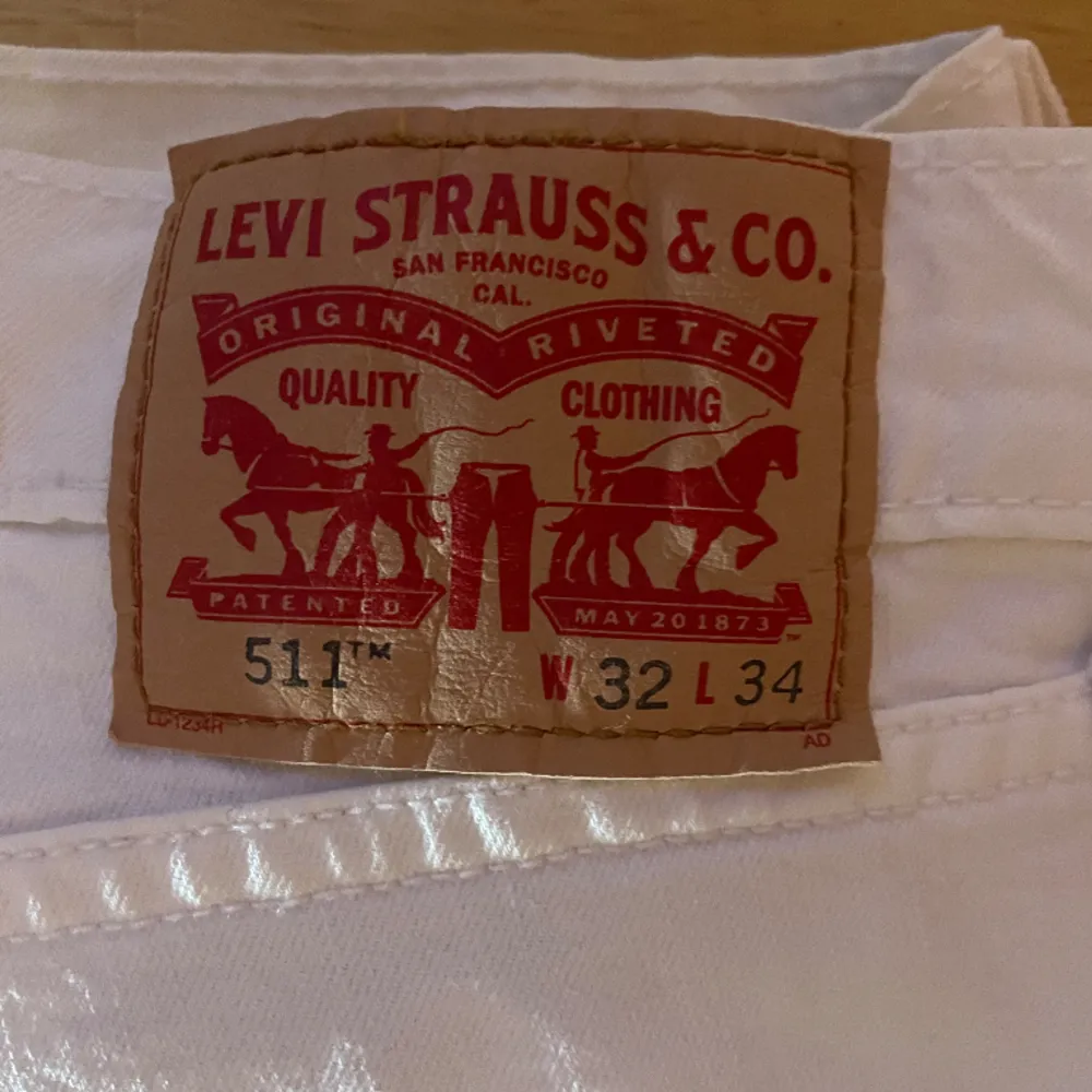 Levis 511 passa mig inte riktigt så vill bli av med de. Använt de Max 2 gånger och det är inga fläckar eller skador på de. (Nypris 970kr) . Jeans & Byxor.