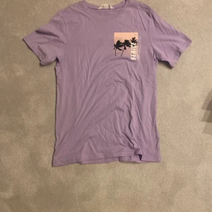 Lila T-shirt - Fin Lila T-shirt med skönt och tunt material! Storlek 170 men passar både S & M ickså