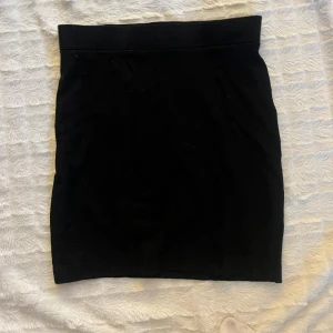 Svart kjol - Vanlig svart kjol som inte används 🥰