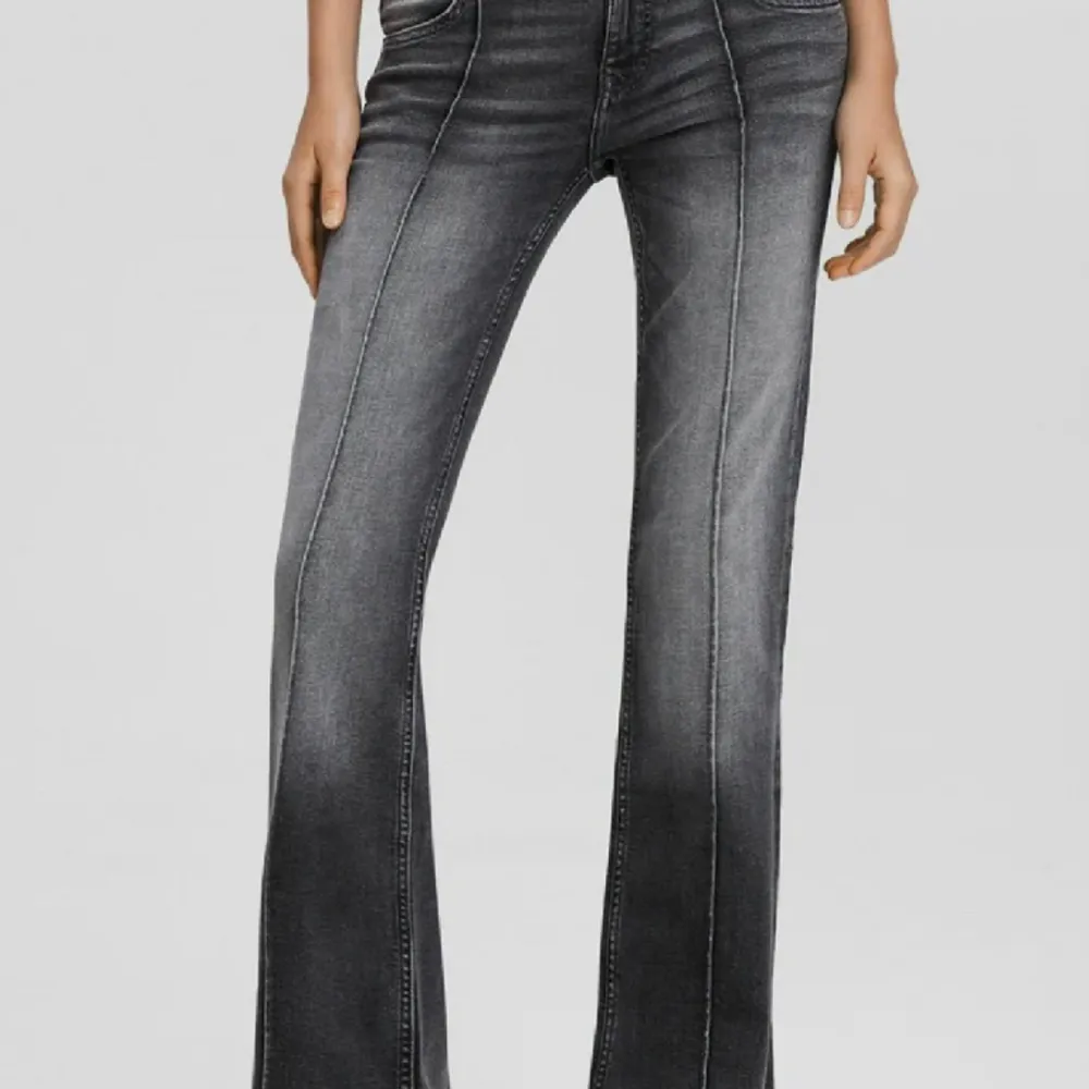 Fina gråa jeans från bershka. Jeans & Byxor.