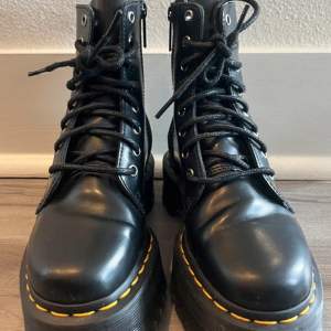 Selling in excellent condition Doc Martens Women's Jadon , size 36 - black color