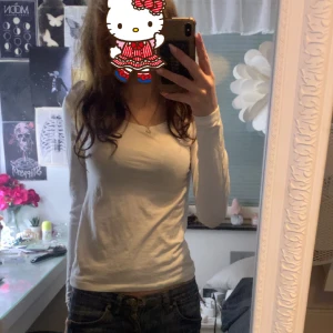 Långärmad tröja  - Vanlig vit långärmad tröja från lager 157, använt ett antal få gånger och köpt i våras