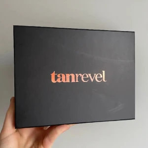 Tanrevel - Säljer min tanrevel one. Endast testad, som ny. Tanningdrops i luxury dark, orginalkartong och laddare medföljer. Priset är inte diskuterbart🥰