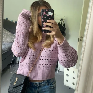 Stickad tröja - Denna jätte söta rosa tröjan för 100kr 