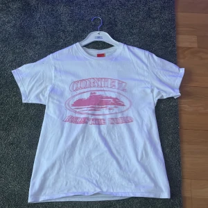 Cortieze t-shirt  - Fin cortieze t - shirt  Nypris typ 1100kr på dom  Kan sänkas pris vid snabb affär 