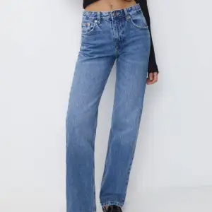 Jeans från Pull & Bear i storlek 36, endast använda ett fåtal gånger 