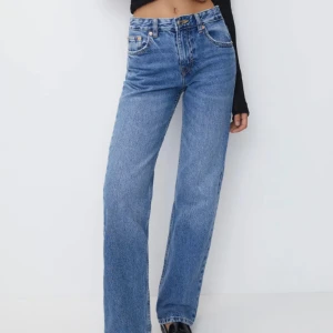 Mid waist jeans  - Jeans från Pull & Bear i storlek 36, endast använda ett fåtal gånger 