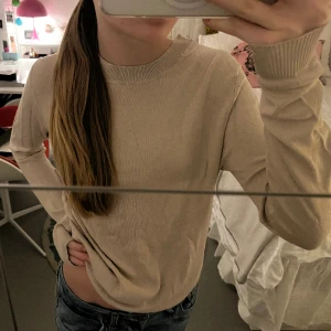 Beige stickad tröja  - Jättefin beige stickad tröja från Lager 157. Aldrig använd!!❤️