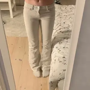 Jättefina Manchester byxor som både är bootcut och low waist! Skriv privat för fler bilder❤️❤️