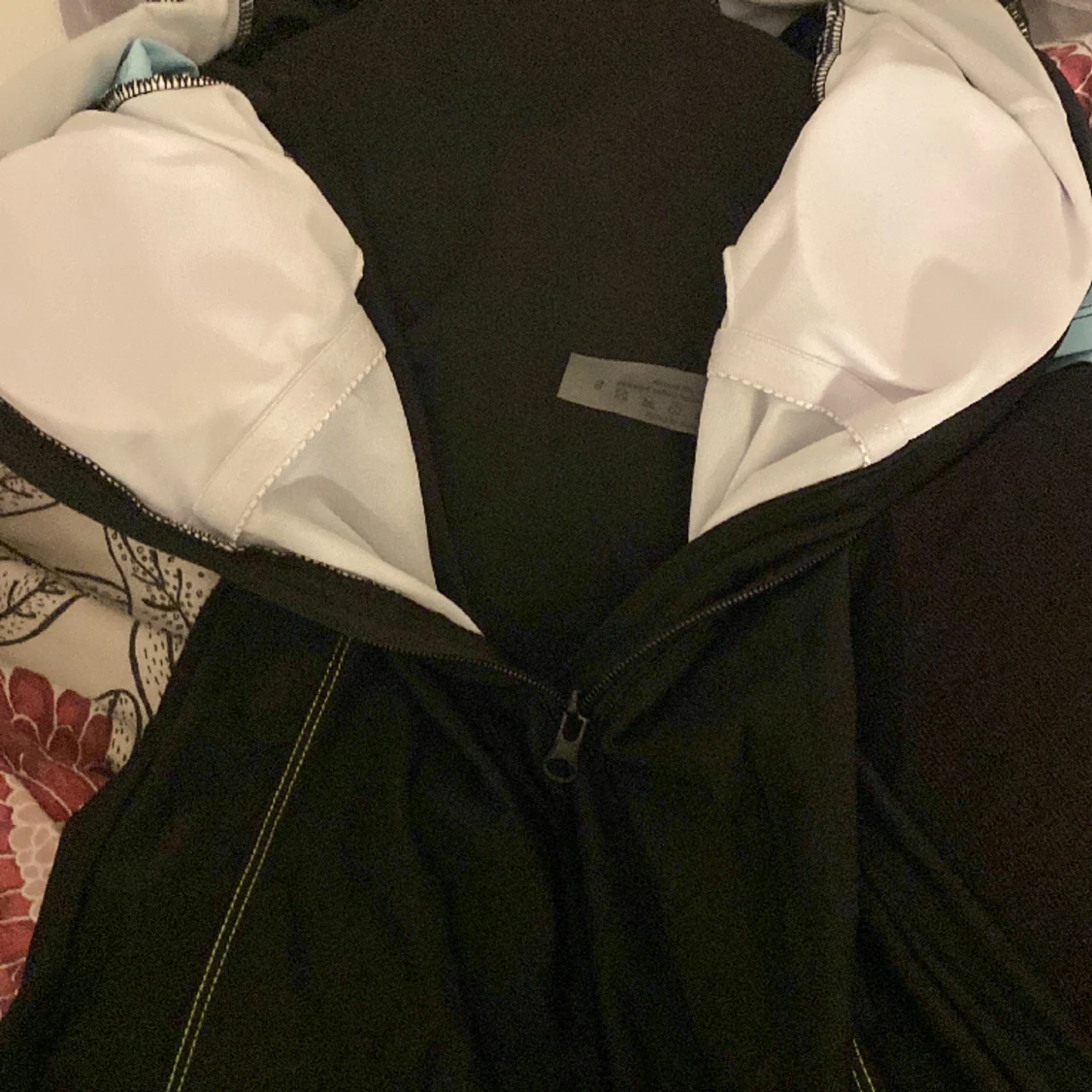 Baddräkt med en drag kedja. - 90