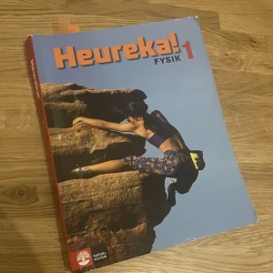 Fysik 1 bok  - Säljer min fysik 1 bok från Heureka. Perfekt för basåret eller fysik studierna. Bra grund med mycket information. Det kan förekomma lite små markeringar men inget som påverkar funktionen att läsa.