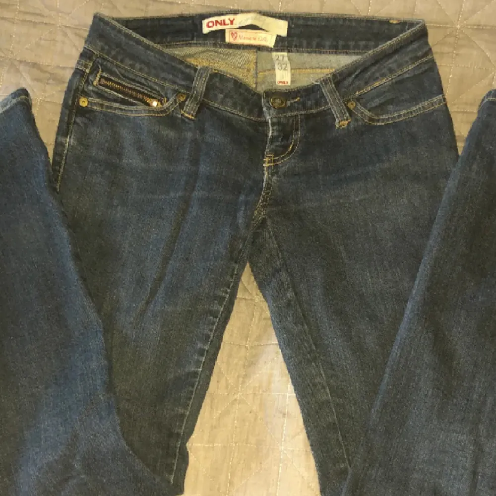 Säljer dessa skit snygga jeans från Only💕 Storlek W27 L32💗. Jeans & Byxor.