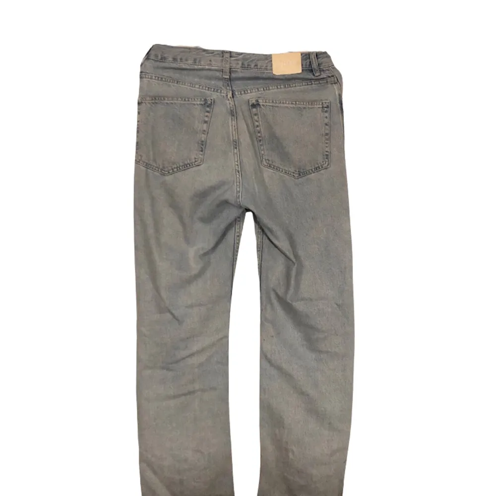Ljusblå jeans från weekday i hyfsat skick baggy fit. Jeans & Byxor.