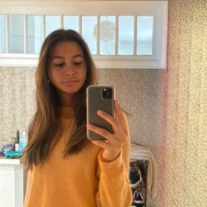 Stickad Filippa K - Så snygg och skön stickad tröja från Filippa K. Som ny. Liten i stl