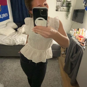 Topp - Jätte söt tröja från stradivtius, endast testad💞säljer pågrund av att den Tyvär inte va så fin på mig men sett flera andra som passar perfekt i den🥰strl S