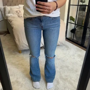 Levis jeans - Lågmidjade jeans från Levis 💞bra skick, passar S/36